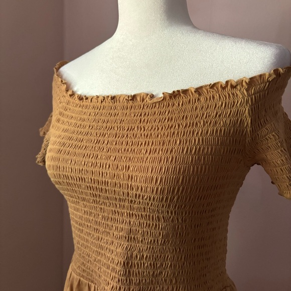 American Eagle Off the Shoulder Smocked Peplum Top - Picture 4 of 5